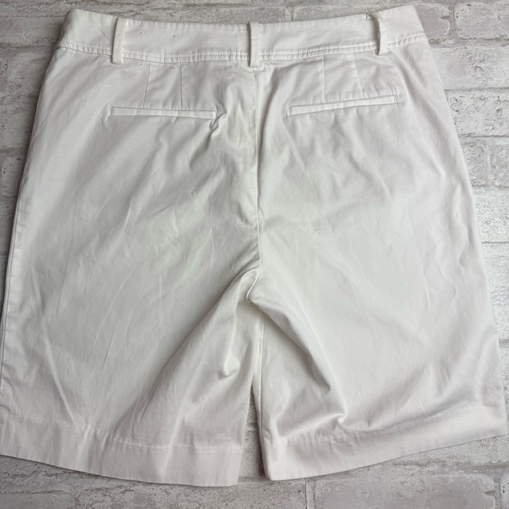 Talbots Perfect Shorts Bermuda White Size 8 EUC - Picture 3 of 11